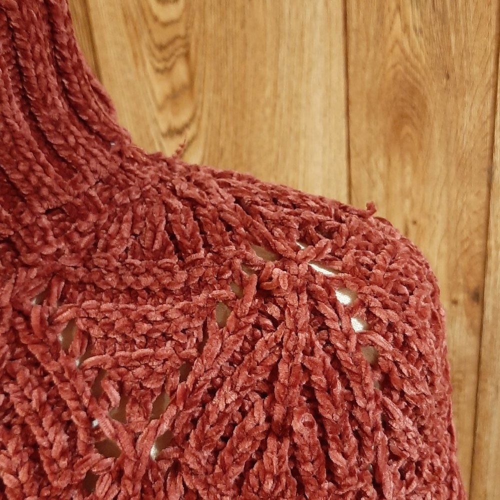 POL Soft Cropped Maroon Turtleneck - Picture 3 of 12